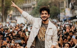 Munawar Faruqui Takes Bigg Boss 17 Trophy To Mumbai’s Dongri As Promised; Tsunami Of Fans Greets Him